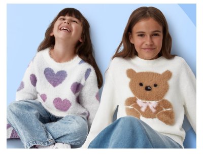 Sweter dziecięcy w serca biały Pepco promocja