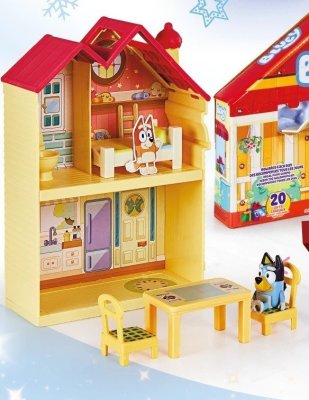 Domek z figurką i 5 akcesoriami promocja w Biedronka