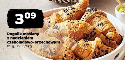 Rogalik maślany z nadzieniem czekoladowo-orzechowym promocja w Netto