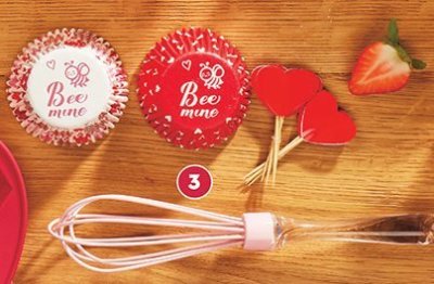 Trzepaczka z zestawem 50 papilotek do babeczek 110 topperami promocja w Biedronka