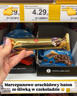 Baton marcepanowo-arachidowy ze śliwką w czekoladzie promocja w Dino