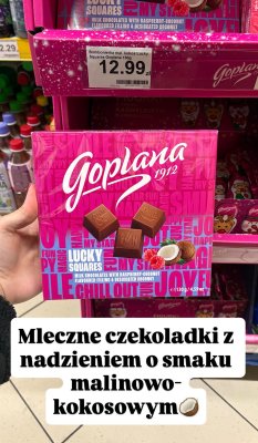 Bombonierka mleczne czekoladki Lucky Squares z nadzieniem malina-kokos promocja w Dino
