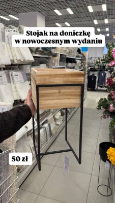 Stojak na doniczkę drewniany z metalową podstawą promocja w Pepco