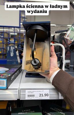 Lampka ścienna promocja w Action