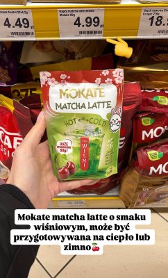 Napój matcha latte wiśnia  promocja w Dino