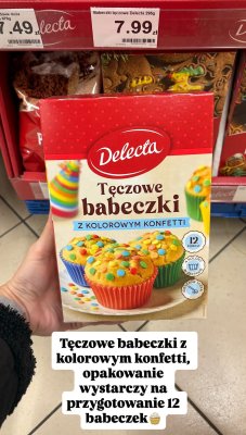 Babeczki tęczowe z kolorowym konfetti  promocja w Dino