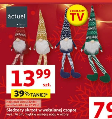 Siedzący skrzat w wełnianej czapce wys. 76 cm, miękkie wiszące nogi, 4 wzory promocja w Auchan