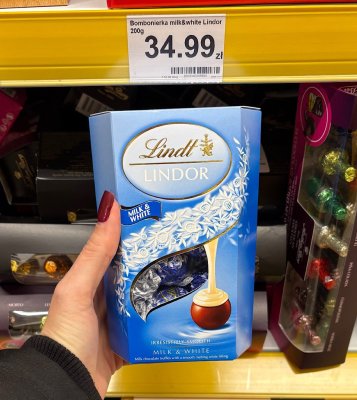 Bombonierka Lindt Lindor Milk & White promocja w Dino