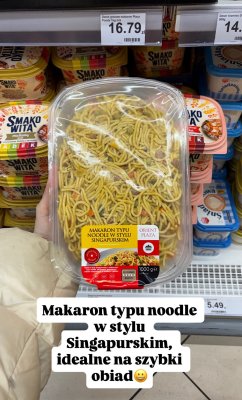 Makaron typu noodle w stylu singapurskim Orient Plaza promocja w Dino