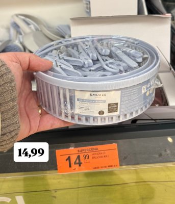 Klamerki do prania w praktycznym koszyku promocja w Biedronka