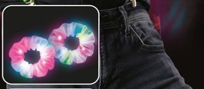 Akcesoria karnawałowe LED lub RGB smarty party - Gumka do włosów ze zmieniającym się światłem RGB i 3 trybami świecenia promocja w Biedronka