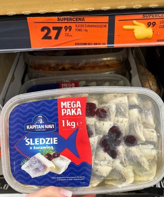 Śledzie z żurawiną 1 kg promocja w Biedronka