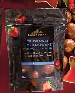 Truskawki lub wiśnie liofilizowane w czekoladzie Biedronka 100 g promocja w Biedronka
