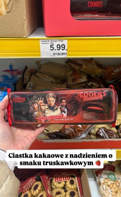 Ciastka kakaowe z nadzieniem o smaku truskawkowym Stranger Things Yummer's promocja w Dino
