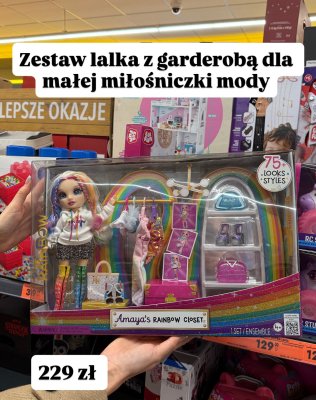 Zestaw lalka Amaya's Rainbow Closet z garderobą promocja w Biedronka