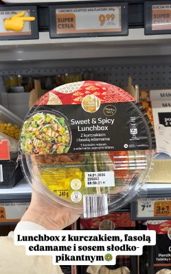 Lunchbox Sweet & Spicy z kurczakiem, fasolą edamame i sosem słodko-pikantnym  promocja w Biedronka