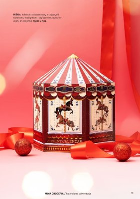 Kalendarz adwentowy z sojowymi świecami, tealightami i dyfuzorem zapachowym Hiskin promocja w Rossmann