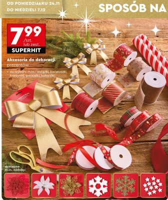 Akcesoria do dekoracji prezentów - wstążki, kwiatuszki, śnieżynki, gwiazdki, kokardki promocja w Biedronka
