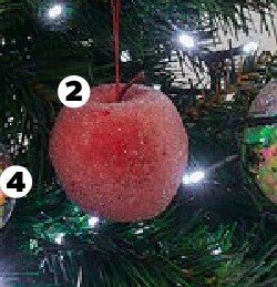 Bombki w kształcie oszronionych jabłek, różne kolory promocja w Netto