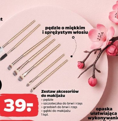 Zestaw akcesoriów do makijażu: pędzle, szczoteczka do brwi i rzęs, gąbki do makijażu promocja w Netto