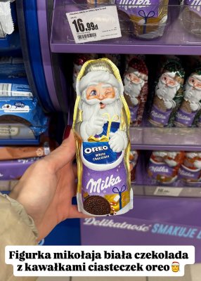 Figurka Mikołaja biała z kawałkami ciasteczek Oreo  promocja w Intermarche