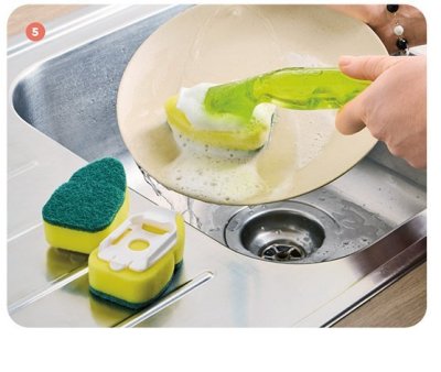 Akcesoria do sprzątania SMUKEE rączka z pojemnikiem na płyn i 3 wymiennymi gąbkami promocja w Biedronka